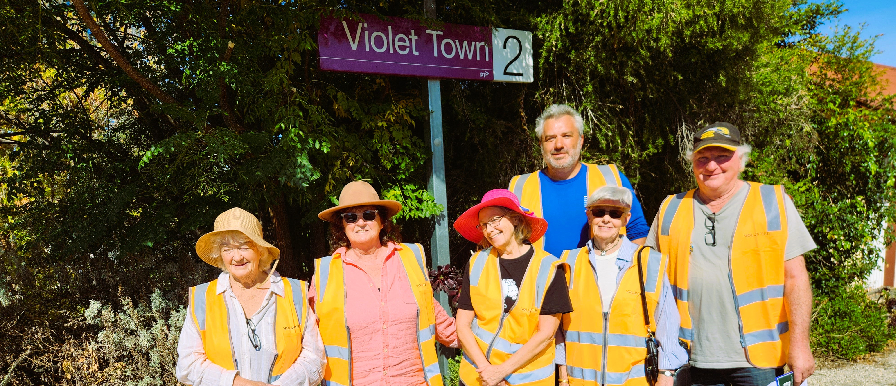 Volunteers at Violet Town Station